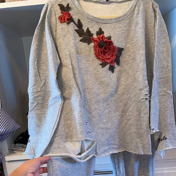 Sweatsuit both pieces included - Picture 8 of 16